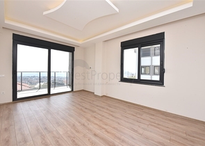 Просторная вилла в центре Аланьи с красивым панорамным видом на море