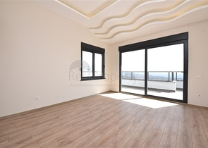 Просторная вилла в центре Аланьи с красивым панорамным видом на море