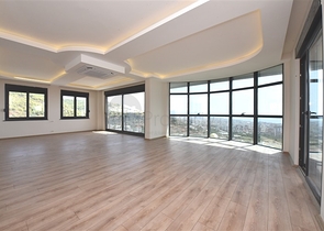 Просторная вилла в центре Аланьи с красивым панорамным видом на море