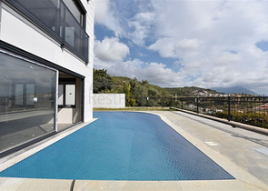 Просторная вилла в центре Аланьи с красивым панорамным видом на море