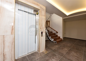 Просторная вилла в центре Аланьи с красивым панорамным видом на море