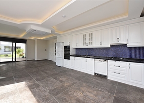 Просторная вилла в центре Аланьи с красивым панорамным видом на море