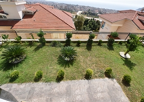 Просторная вилла в центре Аланьи с красивым панорамным видом на море