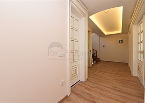 Просторная вилла в центре Аланьи с красивым панорамным видом на море