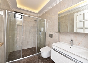 Просторная вилла в центре Аланьи с красивым панорамным видом на море