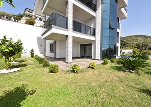 Просторная вилла в центре Аланьи с красивым панорамным видом на море