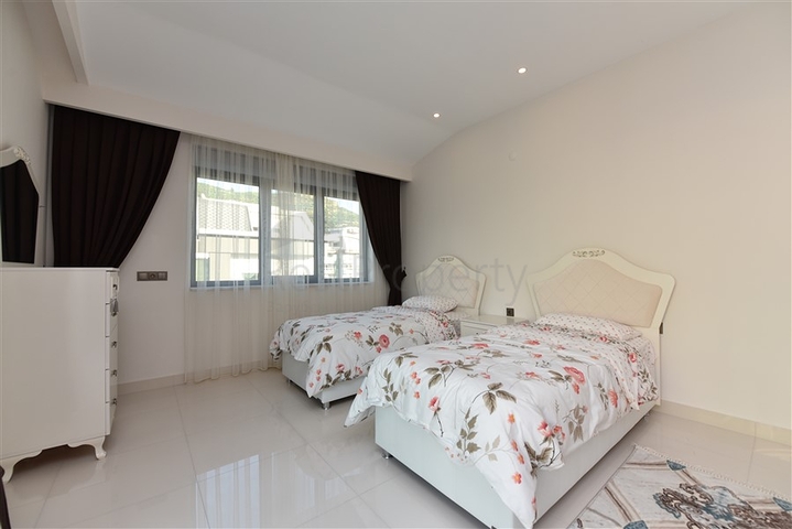 Четырехкомнатный пентхаус в комплексе класса люкс