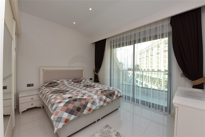 Четырехкомнатный пентхаус в комплексе класса люкс