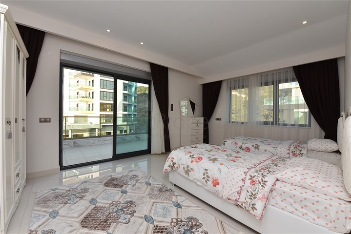 Четырехкомнатный пентхаус в комплексе класса люкс