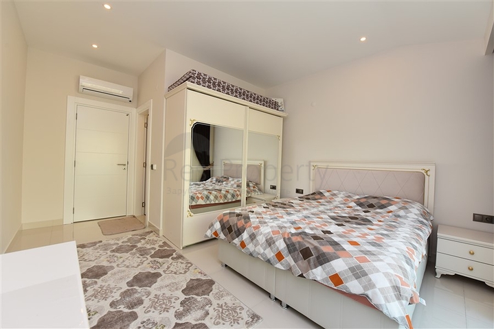 Четырехкомнатный пентхаус в комплексе класса люкс