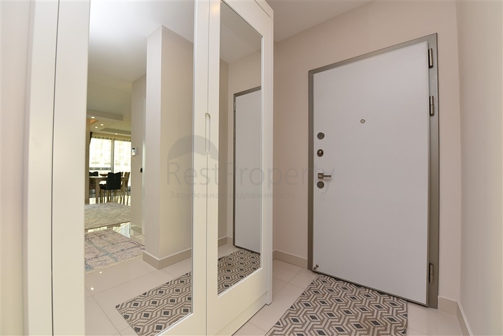 Четырехкомнатный пентхаус в комплексе класса люкс