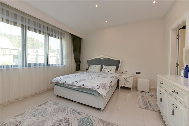 Четырехкомнатный пентхаус в комплексе класса люкс