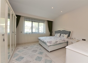 Четырехкомнатный пентхаус в комплексе класса люкс