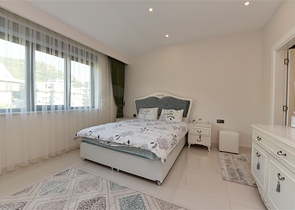 Четырехкомнатный пентхаус в комплексе класса люкс