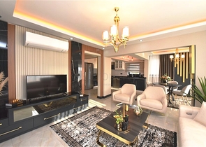 Трехэтажная вилла с собственной зеленой территорией