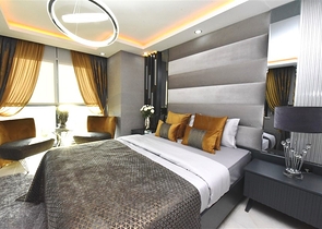 Трехэтажная вилла с собственной зеленой территорией