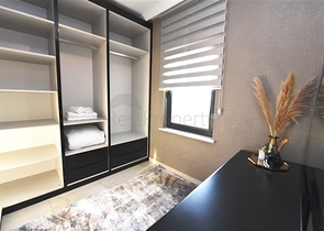 Трехэтажная вилла с собственной зеленой территорией