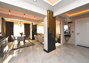 Трехэтажная вилла с собственной зеленой территорией