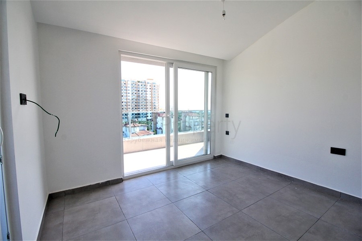 Пентхаус 2+1 в живописном месте в районе Махмутлар