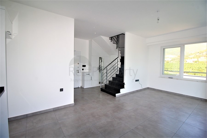 Пентхаус 2+1 в живописном месте в районе Махмутлар