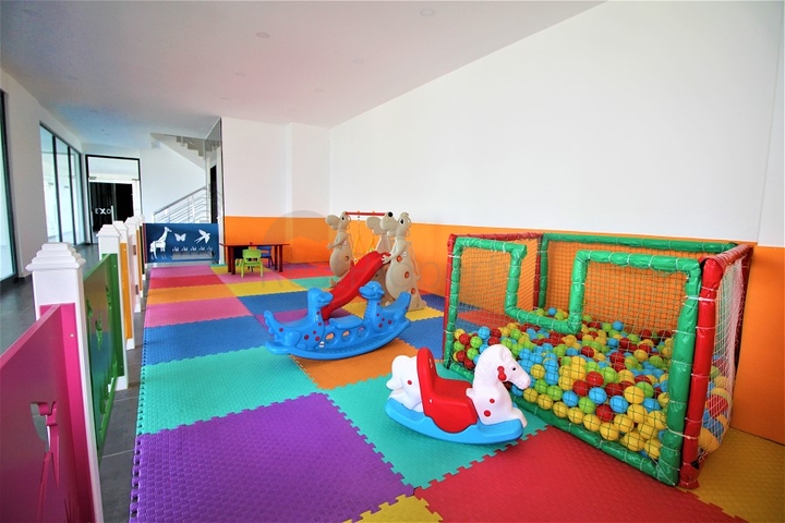 Пентхаус 2+1 в живописном месте в районе Махмутлар