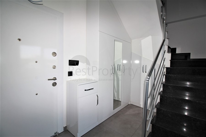 Пентхаус 2+1 в живописном месте в районе Махмутлар