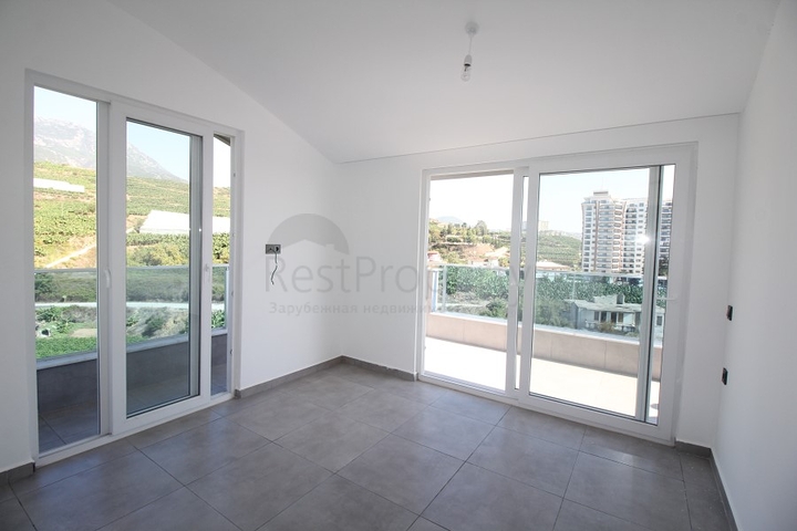 Пентхаус 2+1 в живописном месте в районе Махмутлар