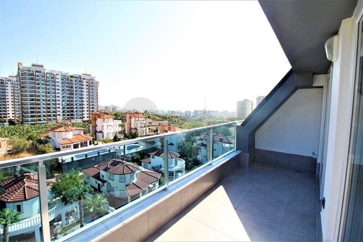 Пентхаус 2+1 в живописном месте в районе Махмутлар