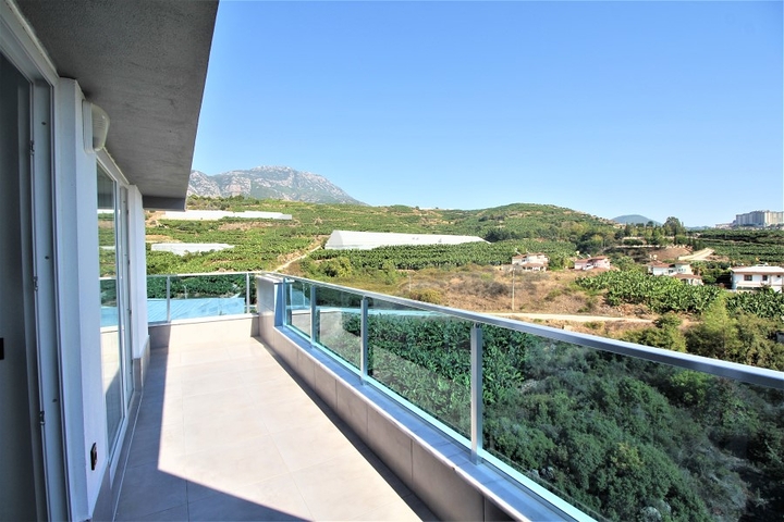 Пентхаус 2+1 в живописном месте в районе Махмутлар