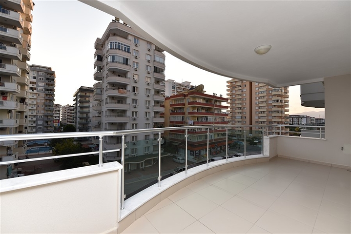 Трехкомнатная квартира в русскоязычном районе Махмутлар