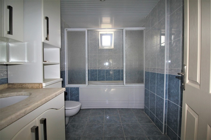 Просторная трехкомнатная квартира в центре Алании