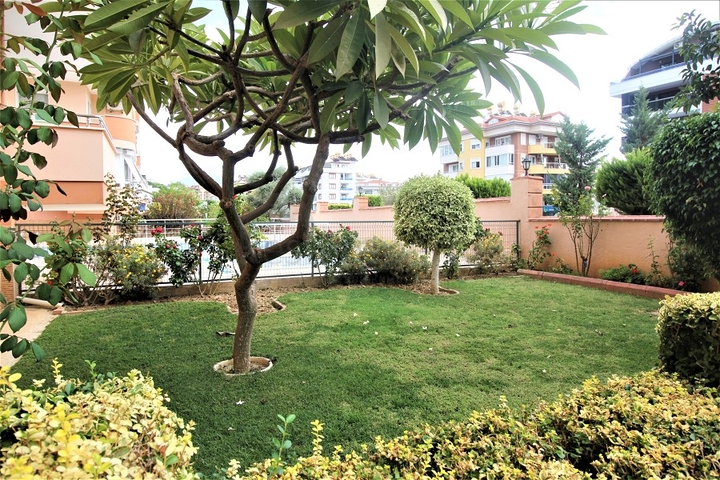 Просторная трехкомнатная квартира в центре Алании