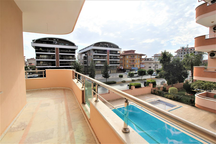 Просторная трехкомнатная квартира в центре Алании