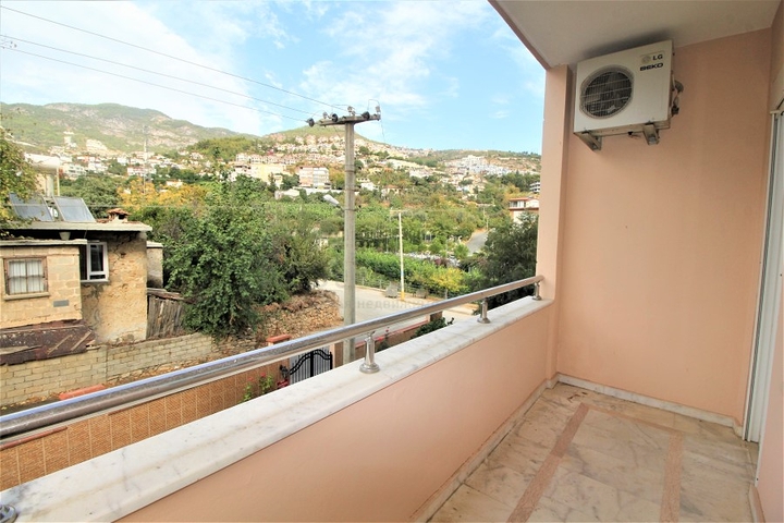 Просторная трехкомнатная квартира в центре Алании