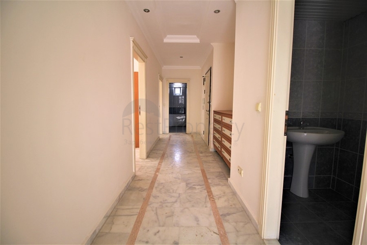 Просторная трехкомнатная квартира в центре Алании