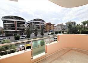 Просторная трехкомнатная квартира в центре Алании