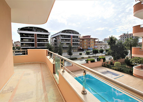 Просторная трехкомнатная квартира в центре Алании