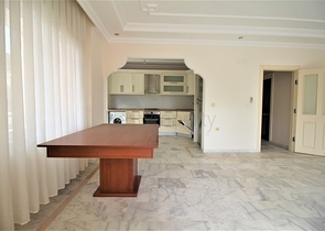 Просторная трехкомнатная квартира в центре Алании