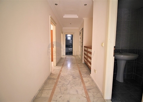 Просторная трехкомнатная квартира в центре Алании