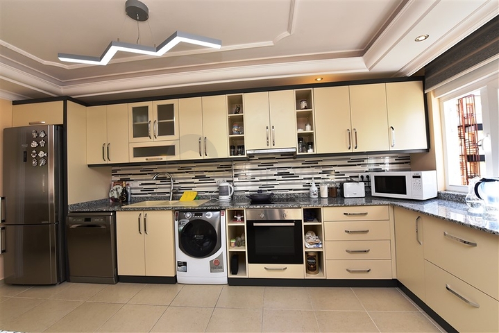 Трехкомнатная квартира с мебелью