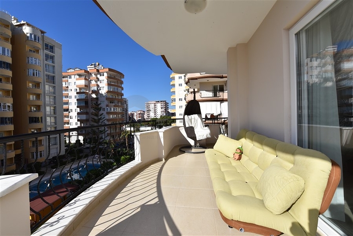 Трехкомнатная квартира с мебелью