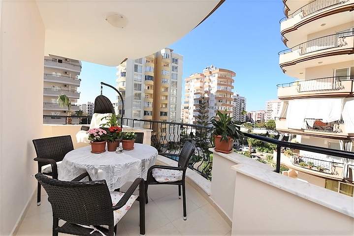 Трехкомнатная квартира с мебелью