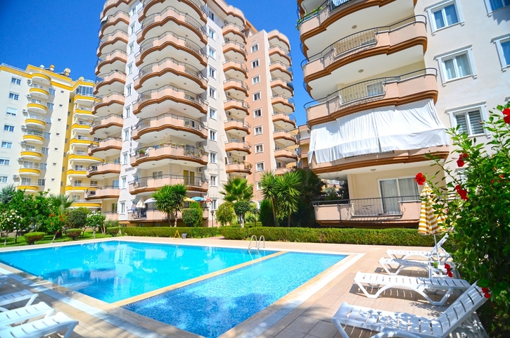 Трехкомнатная квартира с мебелью