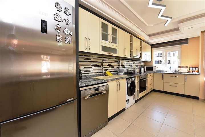 Трехкомнатная квартира с мебелью