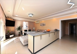 Трехкомнатная квартира с мебелью