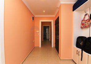 Трехкомнатная квартира с мебелью