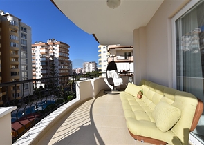 Трехкомнатная квартира с мебелью