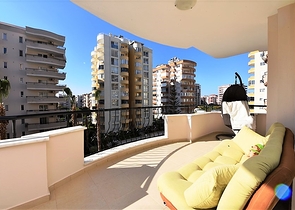 Трехкомнатная квартира с мебелью