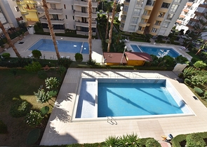 Трехкомнатная квартира с мебелью