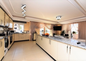 Трехкомнатная квартира с мебелью